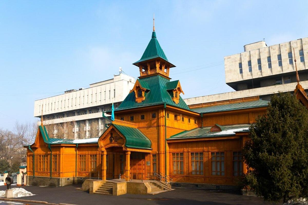 Nadezhda Apartment On Nauryzbay Batyra 37/1 Almaty Eksteriør bilde